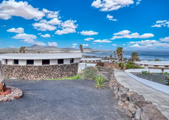 Holiday home Mar 122 - Ocean Views - 2 Min By Lanzarote Famara